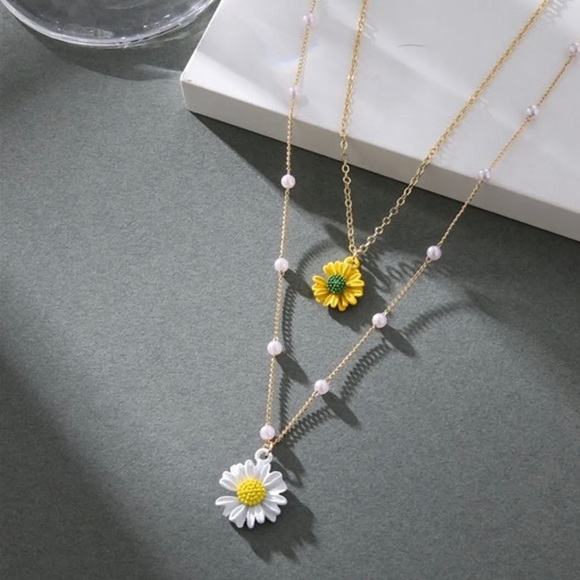 Double Layered Pearl Chain Necklace with Daisy Flowers Bohemian - Picture 6 of 8